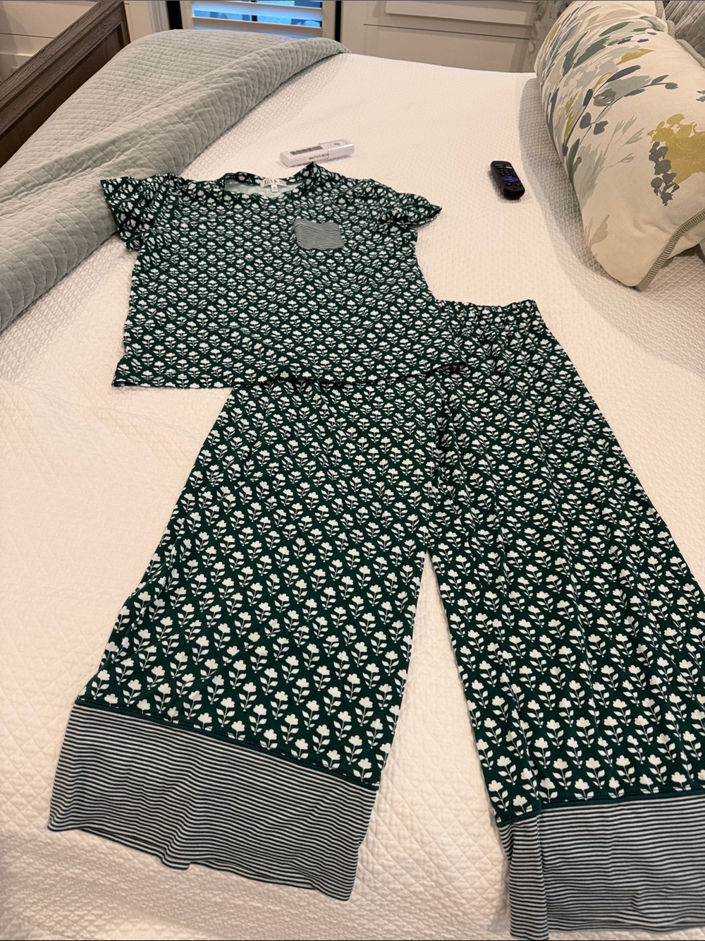 Women’s Green Floral LAKE Pajama Set with Contrast Pocket